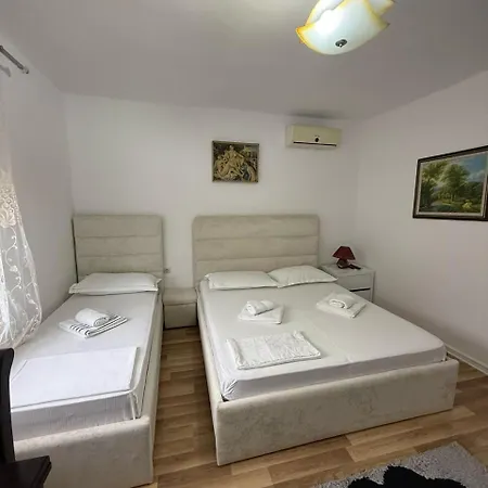 Flat In Berat'S Center Apartment Exterior photo