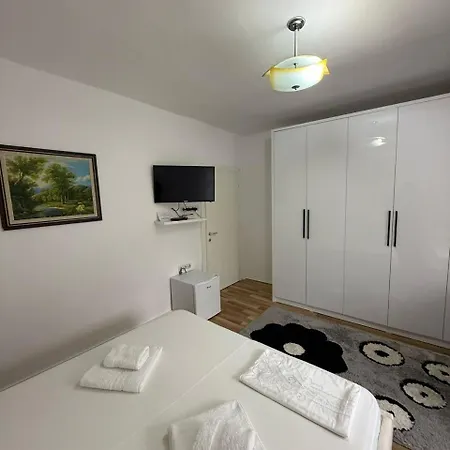 Flat In Berat'S Center Apartment Exterior photo