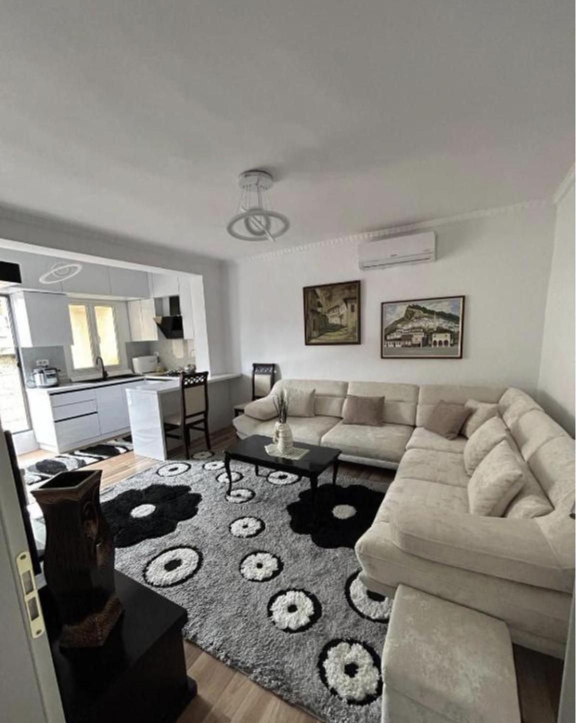 Flat In Berat's Center *