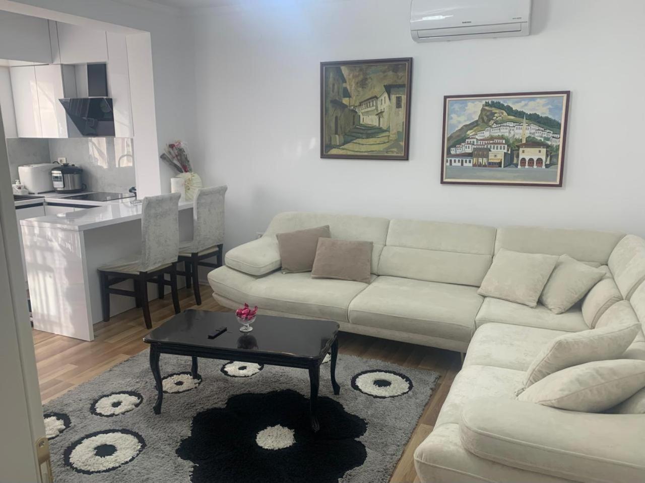 Flat In Berat's Center Homestay *